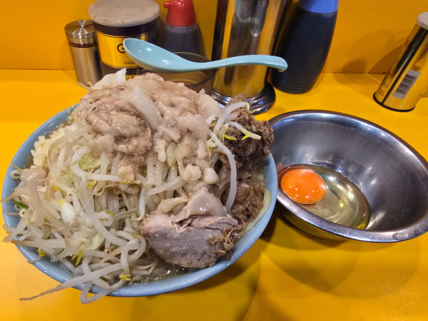 「小ラーメン　ショウガ　ニンニク　アブラ　生玉子」@ラーメン二郎 八王子野猿街道店2の写真