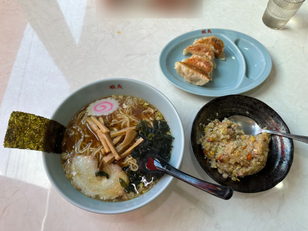 「チャーハンセット（半チャーハン・餃子（4ヶ）・醤油ラーメン）」@ラーメン専門店 六代目 蝦夷の写真