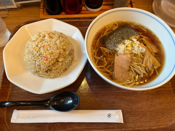「醤油らーめん➕チャーハンセット」@麺処直久 鷺沼店の写真