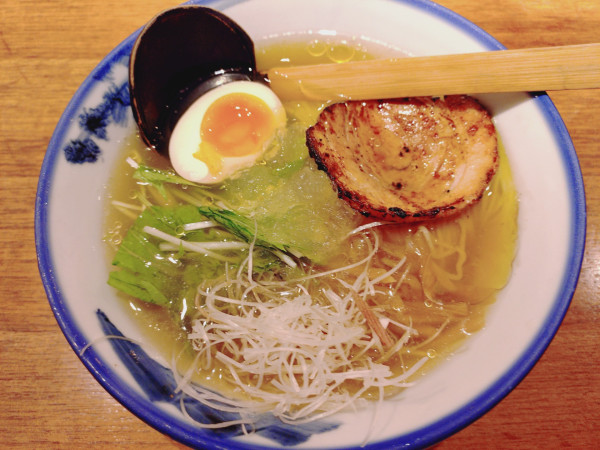 「（夏限定）冷やし柚子塩麺　１４９０円」@AFURI 新宿住友ビル店の写真