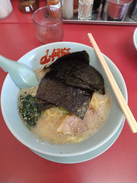 「塩ラーメン　麺かため　脂すくなめ　味ふつう　トッピング海苔」@ラーメン山岡家 音羽蒲郡店の写真