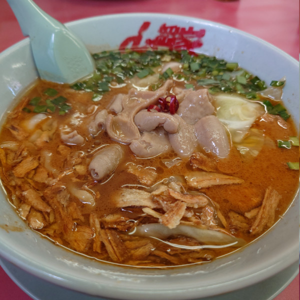 「スタミナもつ醤油ラーメン」@山岡家 釧路町店の写真