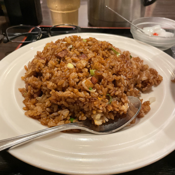 「黒チャーハン」@東北餃子房 茅場町店の写真