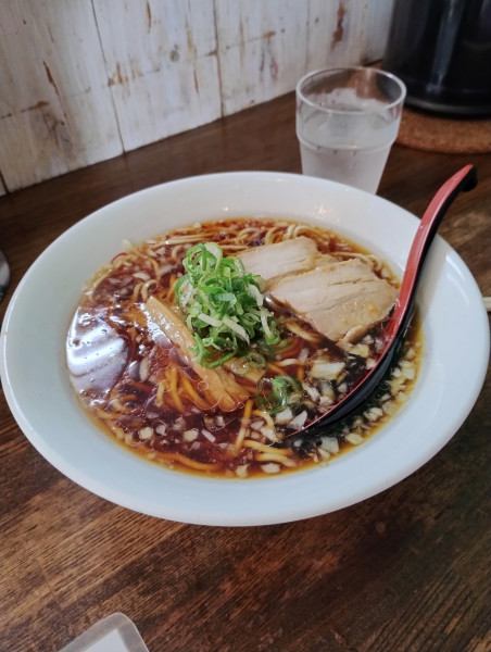 「肉ワンタン黒」@中華そば カリフォルニアの写真