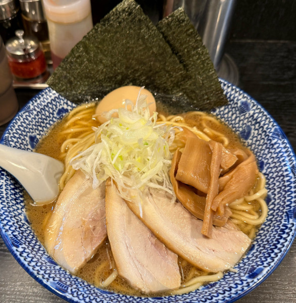 「特製ラーメン特盛り」@大勝軒 まるいち 新宿東南口店の写真
