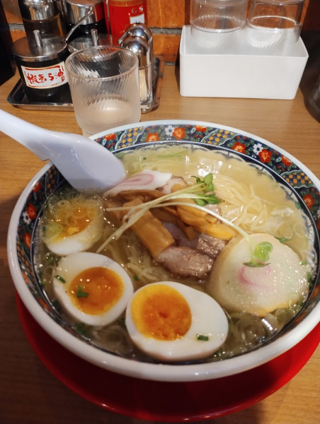 「味彩塩拉麺」@函館麺厨房あじさい 新千歳空港店の写真