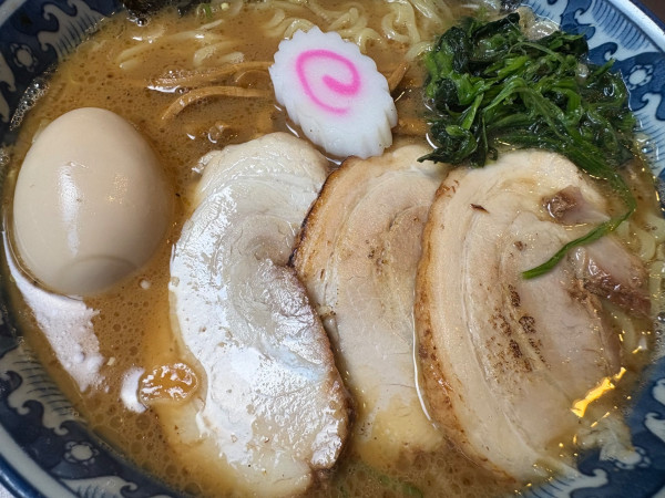 「特製らーめん(大)」@麺彩房 中野本店の写真