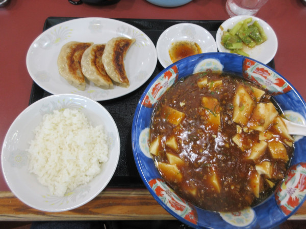 「麻婆メン（８００円）＋半ライス２７０円＋半餃子２７０円」@手打らーめん 珍來 つくば松代店の写真