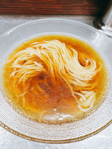 「冷製かけ煮干し 醤油」@麺や 睡蓮の写真