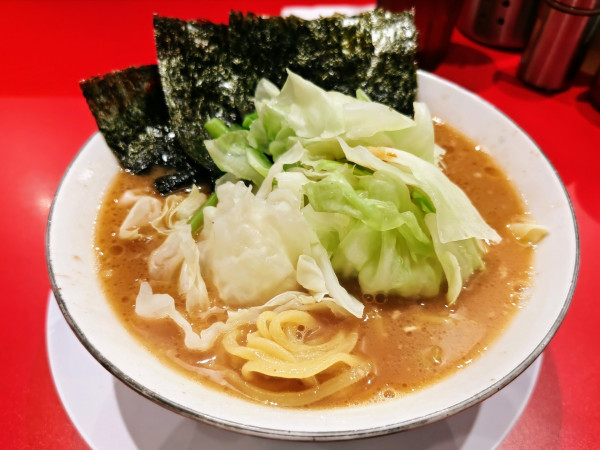 「ラーメン 950円 キャベツTP 100円」@家系ラーメン 王道家直系 修の写真