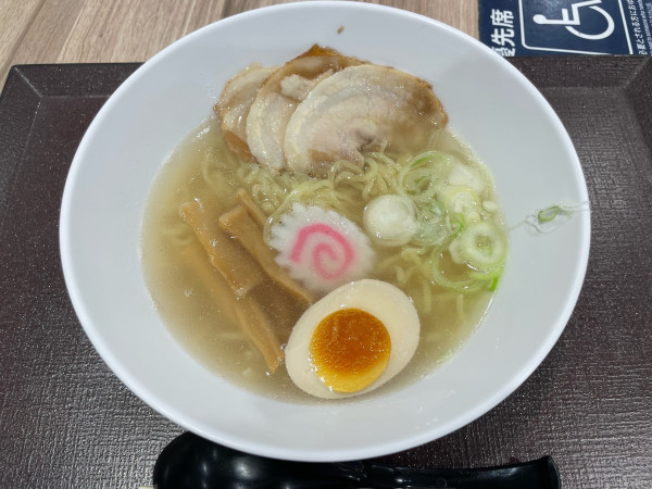 「コク旨塩ラーメン」@寿 駒門PA店の写真