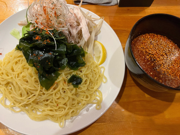 「広島つけめん+蒸し鶏+わかめ」@広島つけめん まるとちびの写真