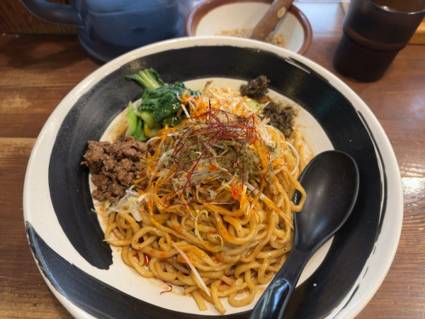 「汁なし担々麺」@四川担々麺 赤い鯨の写真