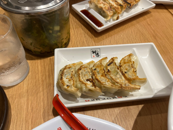 「餃子（半炒飯・餃子セット）」@どうとんぼり神座 ビーンズ赤羽店の写真