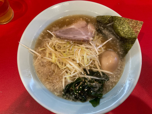 「ネギラーメン¥900+味玉¥100」@ラーメンショップ小池 大島本店の写真