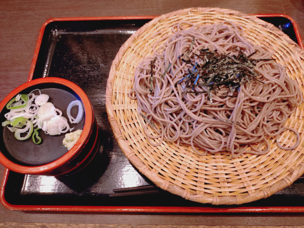 「さるそば（めん増量→ランチ時無料）　８１０円」@信州そば処 そじ坊 新宿三井ビル店の写真