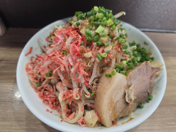 「冷やし桜えびまぜそば・麺増し ￥1,300」@豚仙人 鶴見店の写真