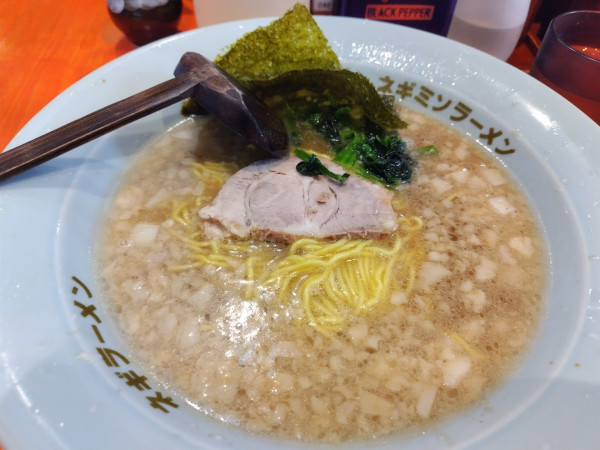 「モーニングサービスラーメン油多め590円」@ラーメンショップ椿 春日部南桜井店の写真