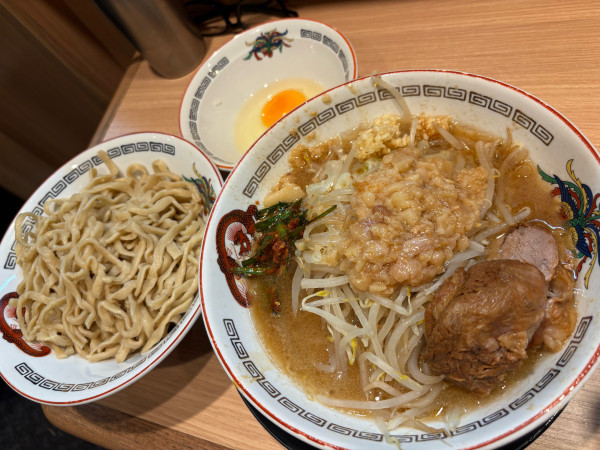 「つけ麺辛ニラ生玉子TP」@豚山 名古屋太閤口店の写真