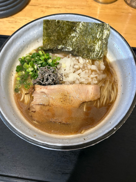 「濃厚煮干し　醤油　990円」@ラーメン酒場 晴江戸の写真