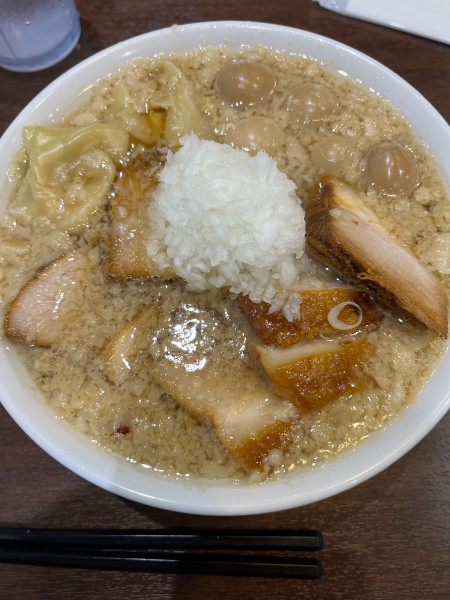 「玉葱背脂ラーメン　1100円」@らーめん 木陰 四街道店の写真