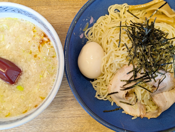 「つけめん（塩・細麺・ギタ・薬味ネギ多め）」@らーめん弁慶 門前仲町店の写真