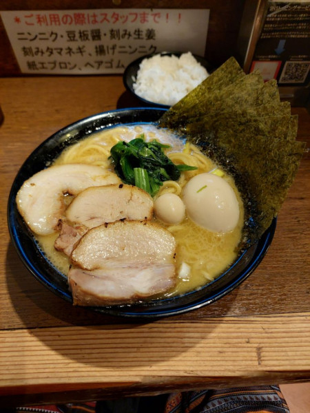 「オールスター＋ライス」@濃厚豚骨ラーメン 濱虎家の写真