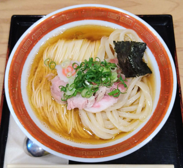 「伊吹いりこの中華そば(合盛り)」@瀬戸内食堂 ねいろ屋の写真