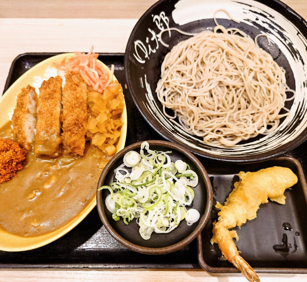 「ミニカレーセット(冷)＋海老天」@ゆで太郎 柏の葉キャンパス店の写真
