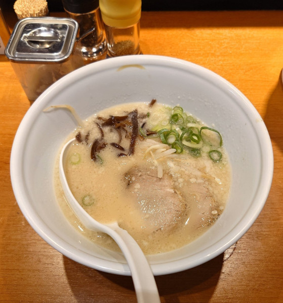 「豚骨（半麺、850円）」@TOKYO豚骨BASE MADE by 博多一風堂 アトレ大船店の写真