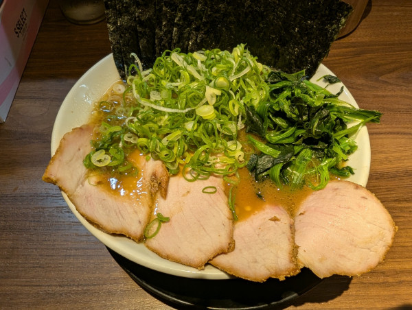 「輝道家特製ラーメン」@横浜家系らーめん 輝道家 水道橋駅前店の写真