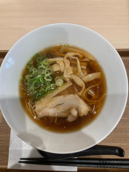 「醤油ラーメン680円」@松太郎 新宿小滝橋通り店の写真