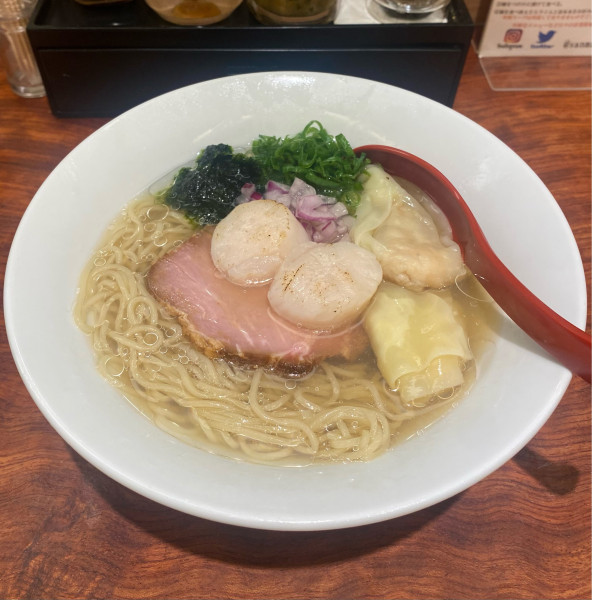 「魚介出汁の冷やし塩そば￥1700＆帆立コンフィ¥300」@三馬路 東京店の写真