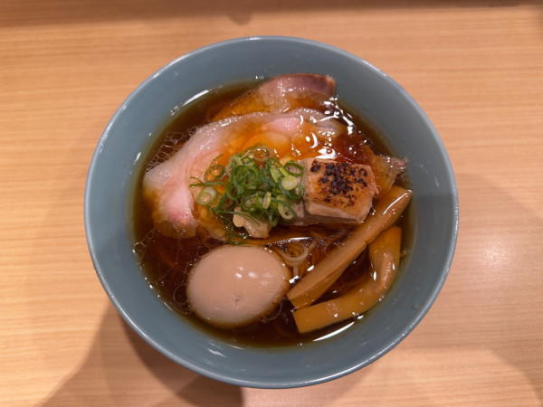 「地鶏中華そば醤油 900円＋味玉150円」@中華そばよしかわ 西荻窪店の写真