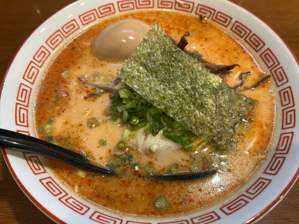「味玉辛味噌ラーメンハリガネ850円」@哲麺 めじろ台店の写真