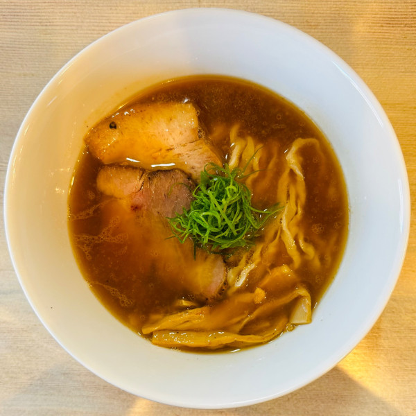 「中華そば醤油（手揉み中太麺）」@中華そば カスミソウの写真