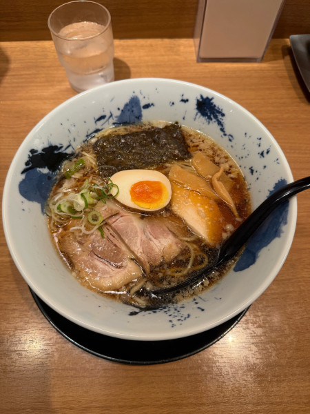 「コク旨醤油ラーメン」@麺処直久 新橋店の写真