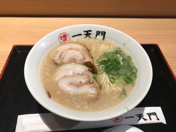 「博多とんこつラーメン 850円」@博多ラーメン 一天門 成田空港LCCターミナル店の写真
