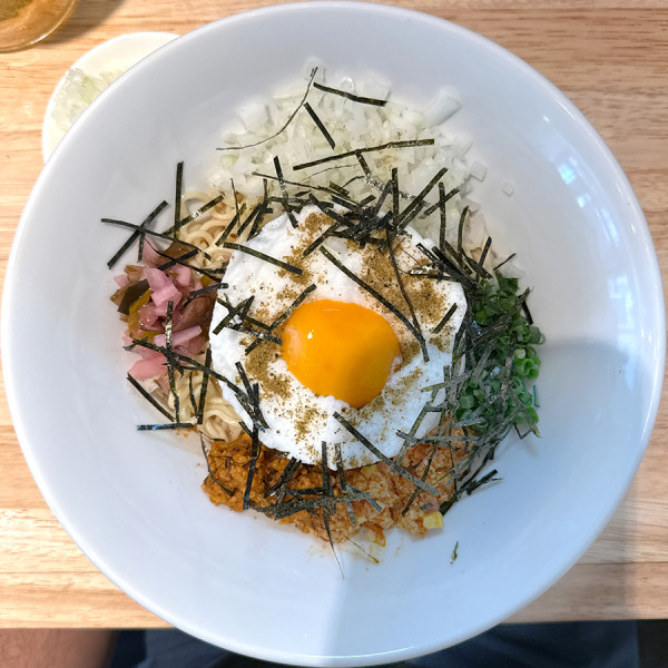 「カレーまぜそば（並）＋おいめし 70g」@香油まぜそば しろの写真