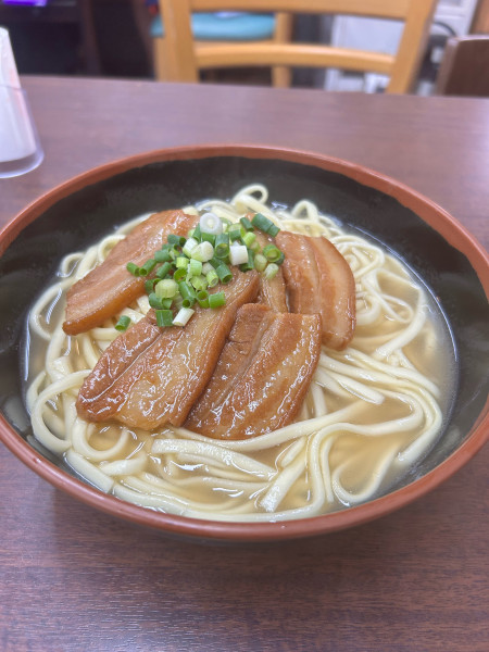 「三枚肉そば　中盛り　1030円」@うちなーすば ヤージ小の写真