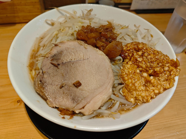 「くり二郎 ヤサイアブラニンニク」@くりや製麺直売所の写真