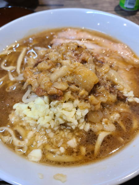 「ラーメン小+生玉子（ヤサイ少な目）」@ラーメンマルキの写真