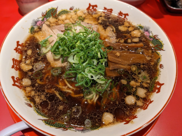 「背脂黒醤油ラーメン」@伍福軒 吉祥寺店の写真