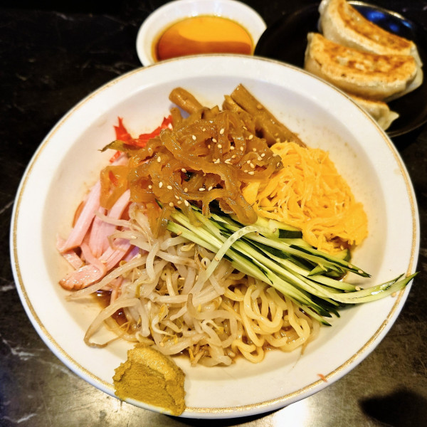 「冷やし中華+半焼き餃子」@麺王 南柏店の写真