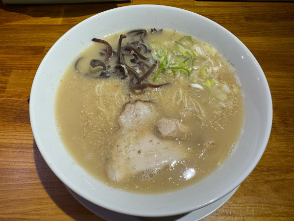 「とんこつラーメン　550円」@博多長浜とんこつ亭の写真