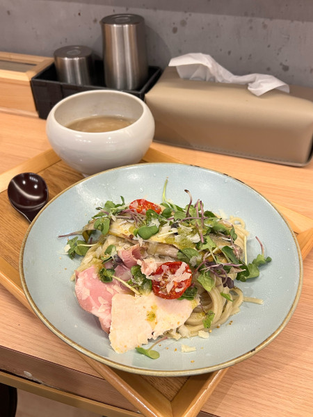 「鮎の濃厚つけ麺 ジェノベーゼソース」@柳橋さんりょうの写真