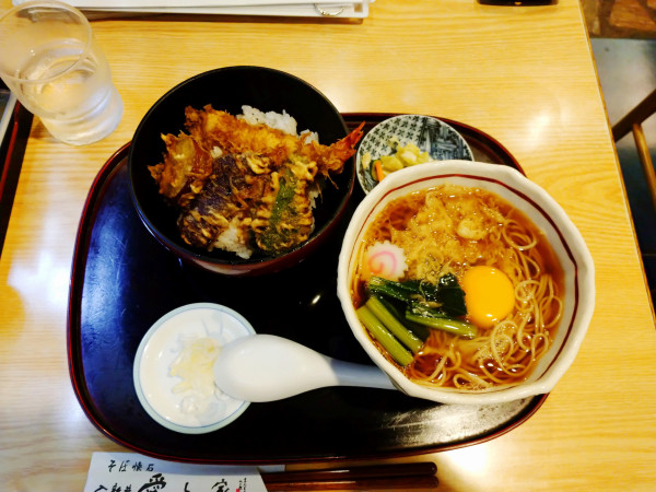 「竹定食＋生卵」@入新井 愛知家の写真