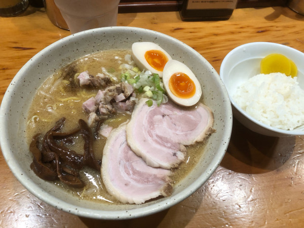 「特製味噌らーめんセット（＋替え飯）（1,350円）」@つじ田 味噌の章の写真