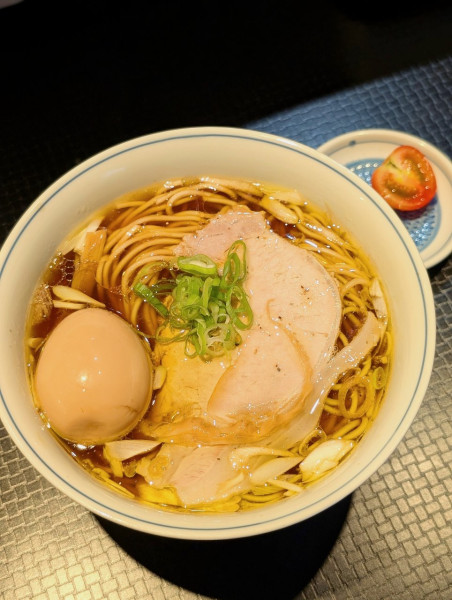 「鶏と水 醤油ラーメン＋味玉」@ロックンビリーS1の写真