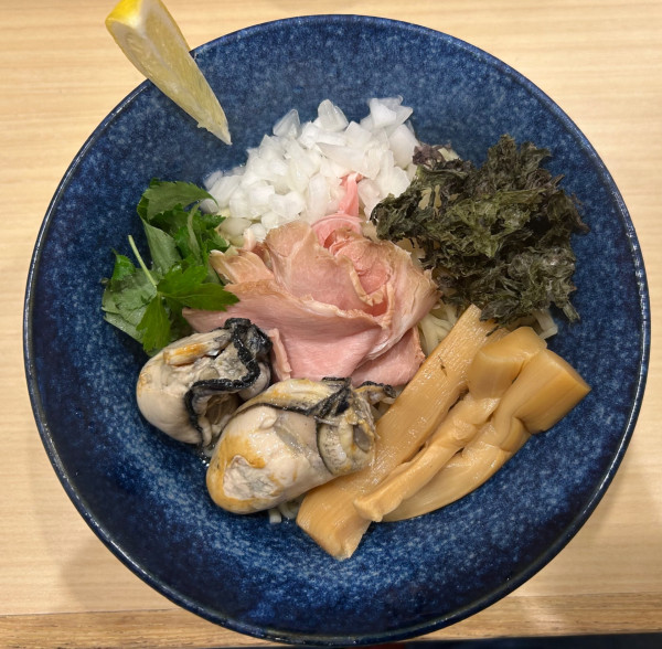 「季節限定 牡蠣の冷やし混ぜそば ¥1100」@中華そばよしかわ 西荻窪店の写真